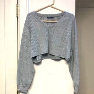 Gray long sleeve cropped sweater